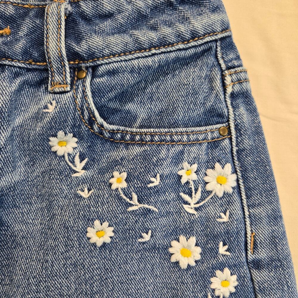Lottie Moss Daisy Embroidered Blue Denim Miniskirt Frayed Hem Sz 23 - Picture 2 of 9